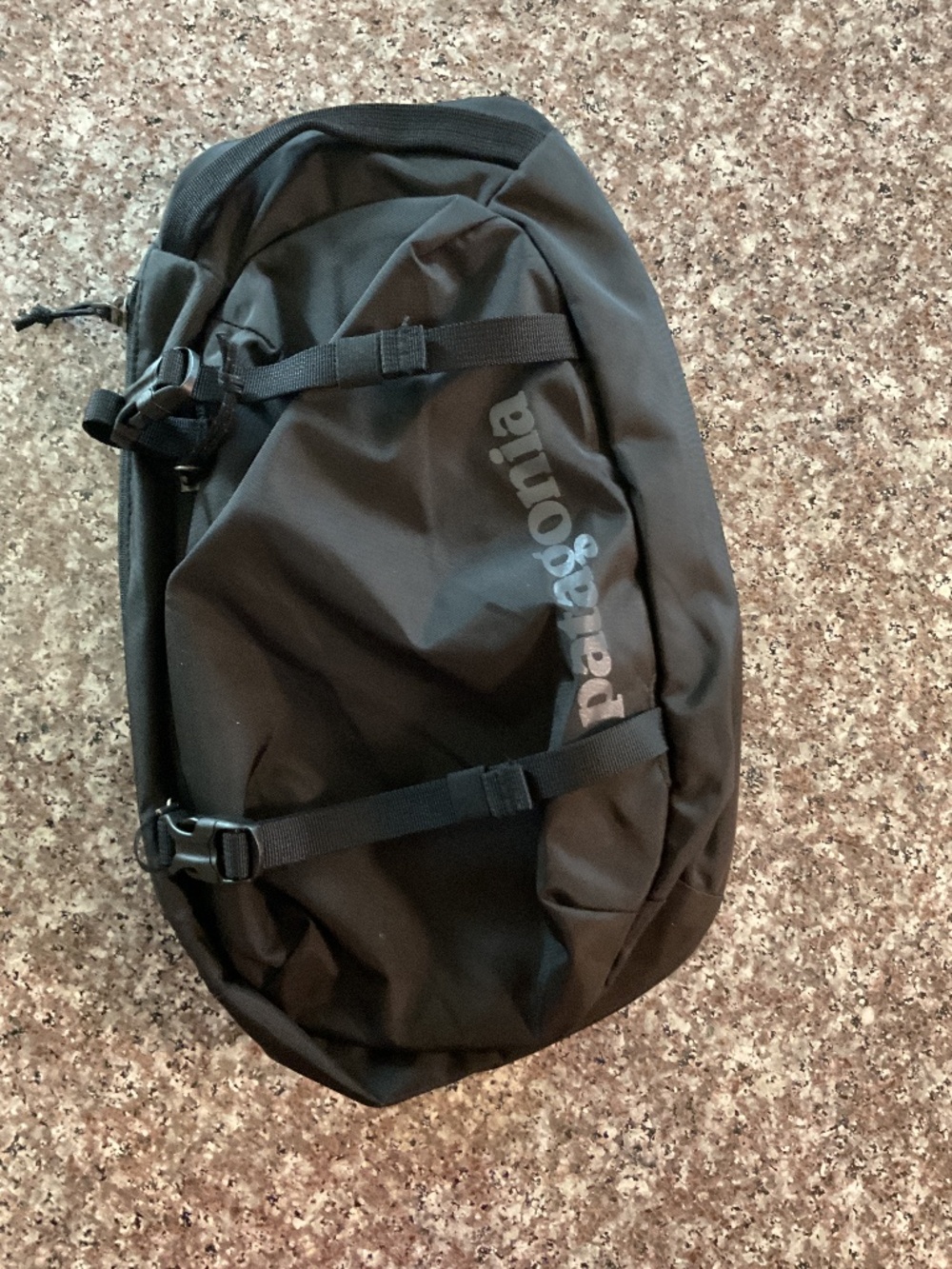 Patagonia Atom Sling Bag 8L Black NWOT